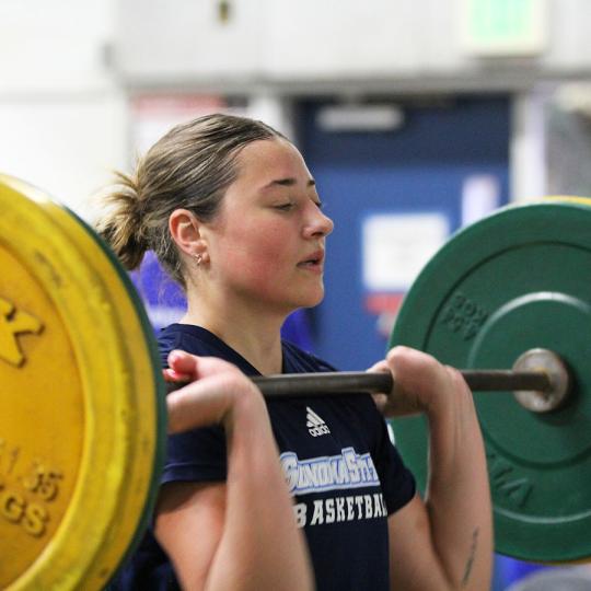 woman lifting weights